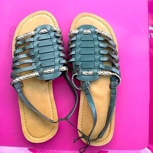 Women Sandals size 9/10 ( box AZ)